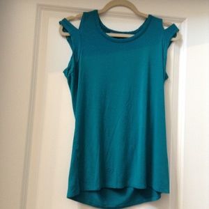 Pretty cut out shoulder top.